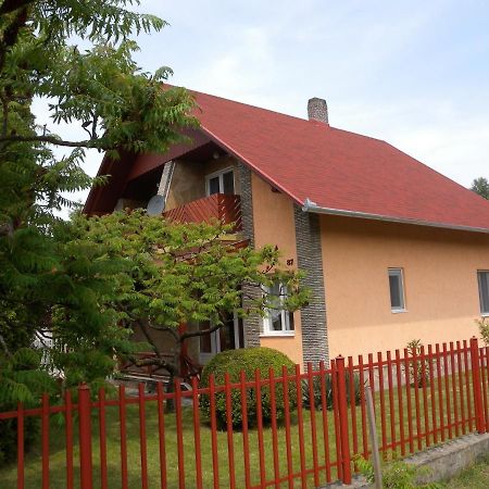 Holiday Home In Balatonkeresztur 19455 Eksteriør billede